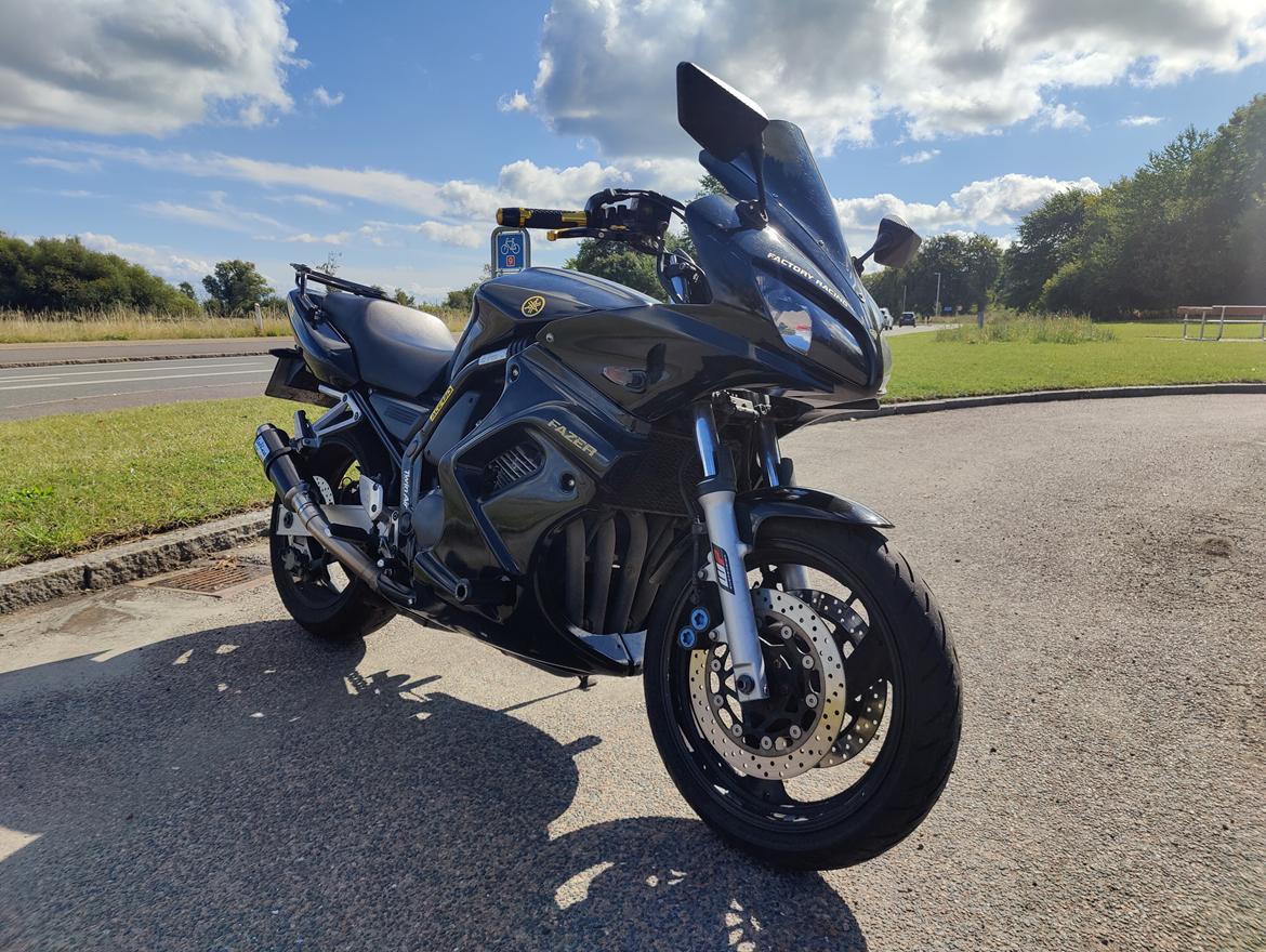 Yamaha FZS 600 Fazer  billede 2