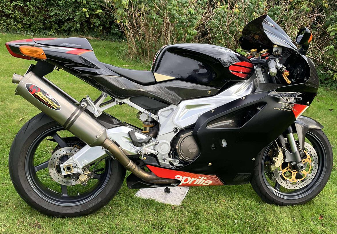 Aprilia RSV 1000R Factory - I gang med pudsekluden.. billede 13