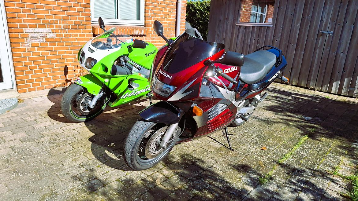 Suzuki RF900R billede 7