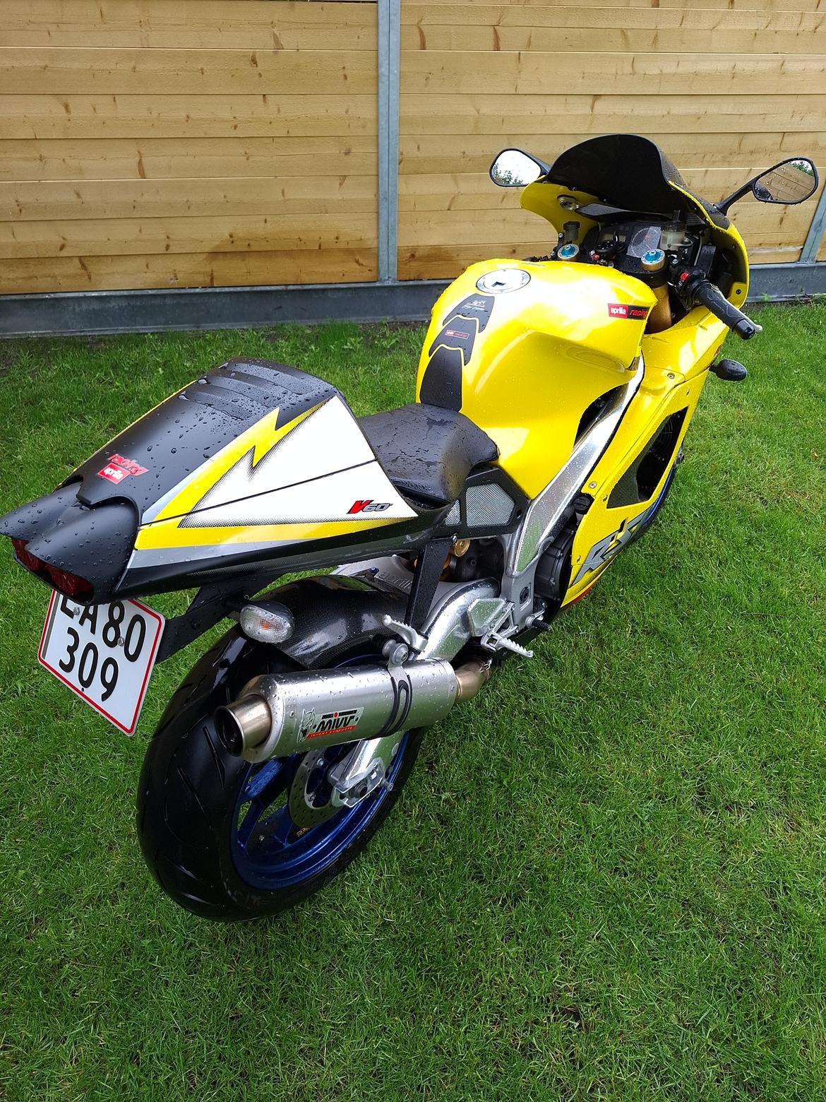 Aprilia RSV-1000 R MILLE billede 3