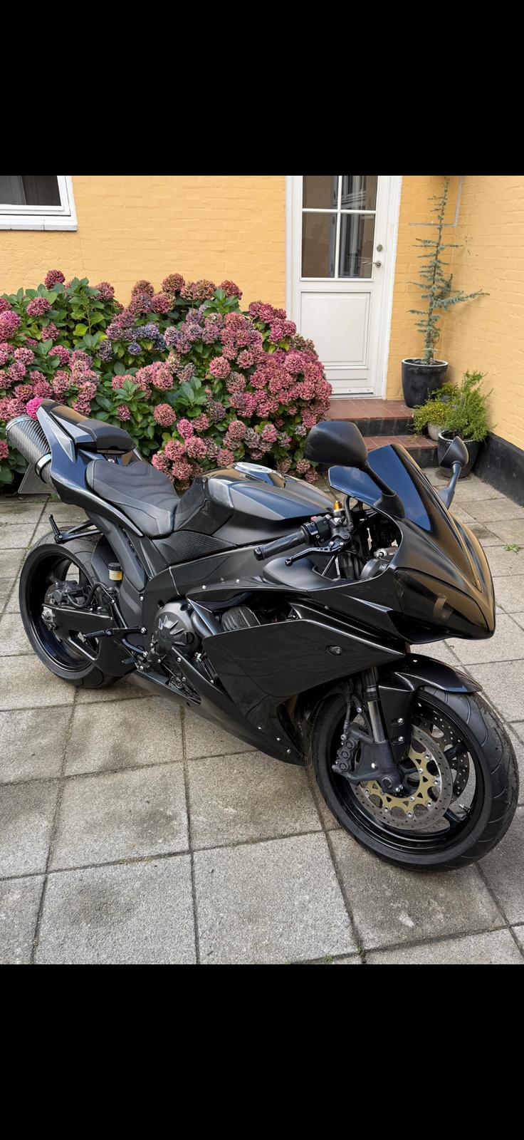 Yamaha YZF R1 billede 1