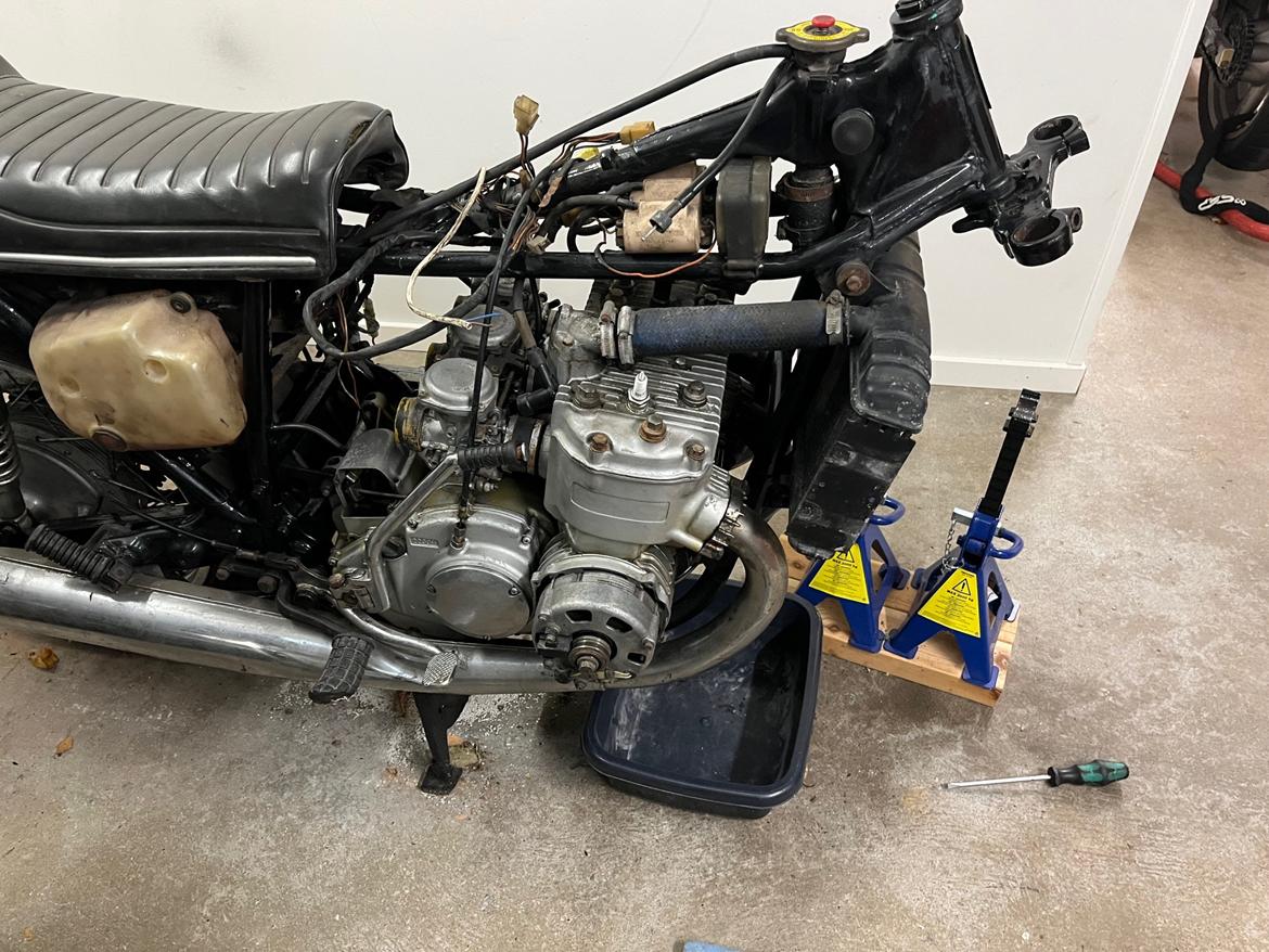 Suzuki GT750B billede 7