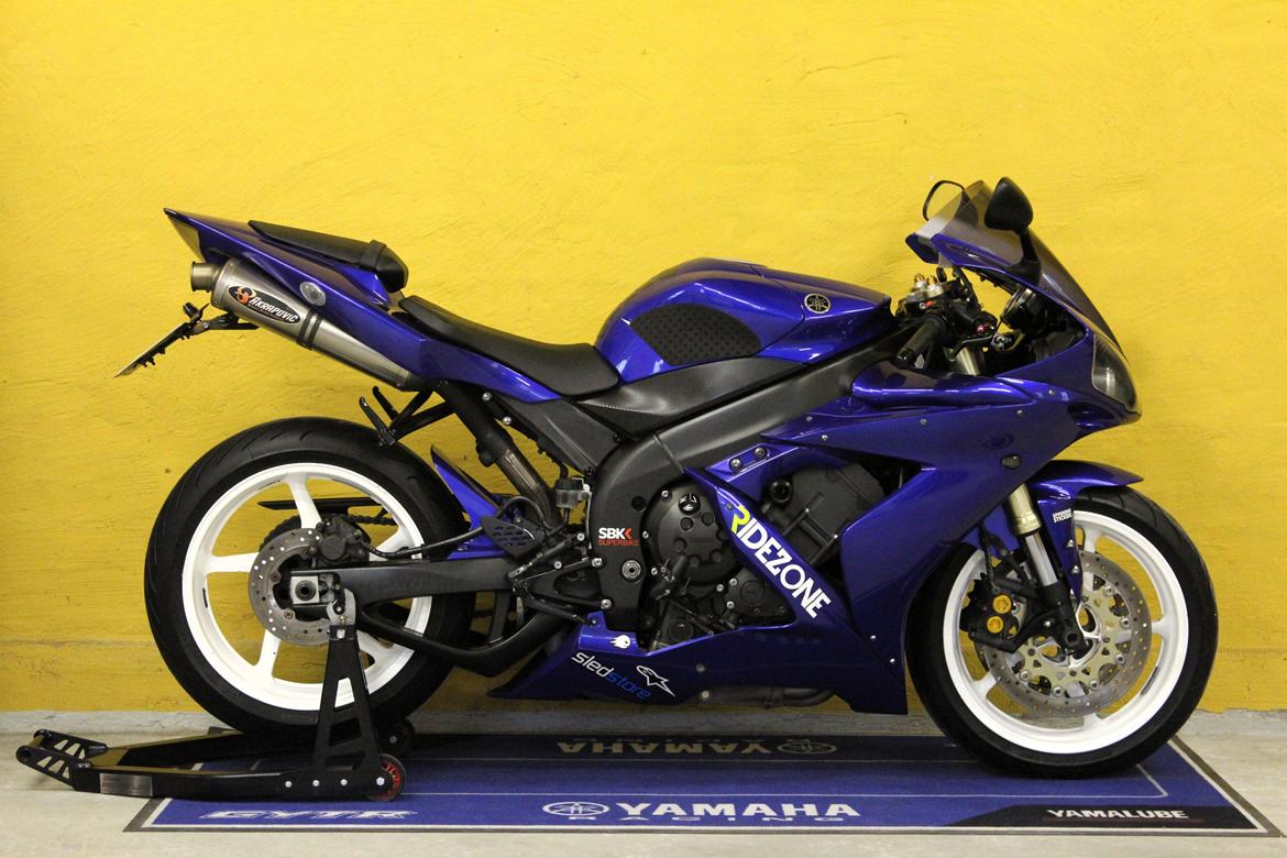 Yamaha R1 billede 2