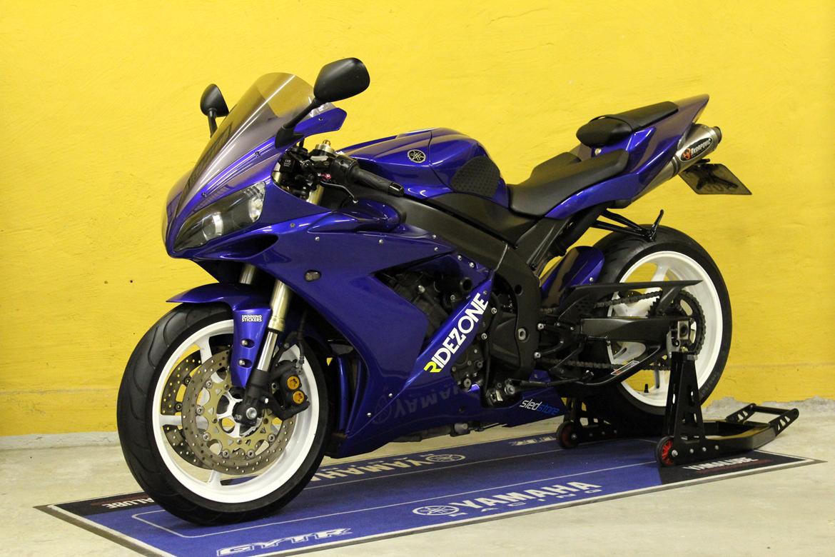 Yamaha R1 billede 4