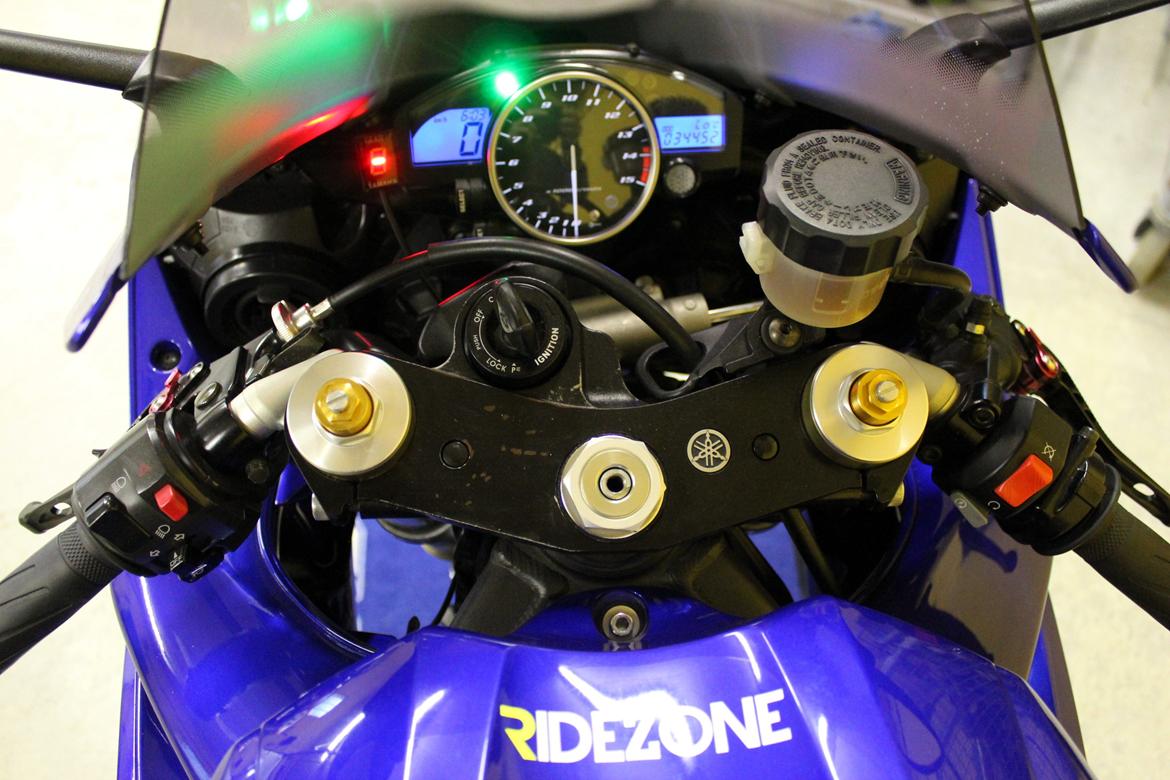 Yamaha R1 billede 8