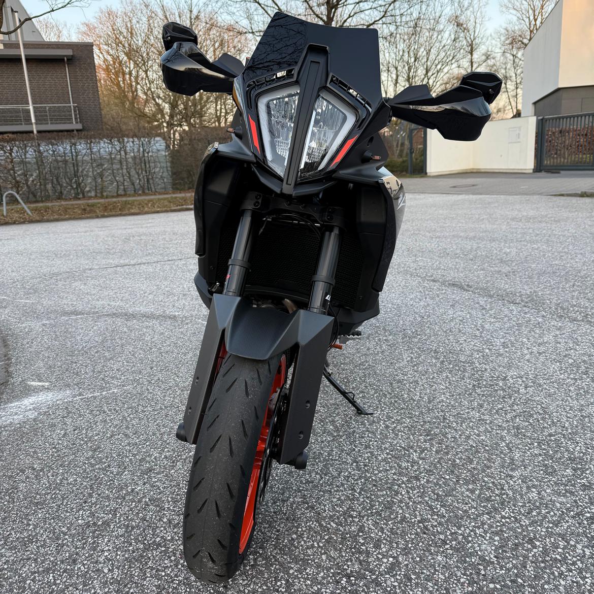 KTM SMT 890 billede 2