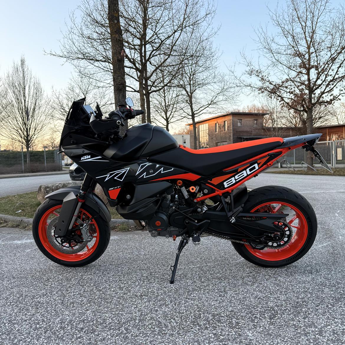 KTM SMT 890 billede 1