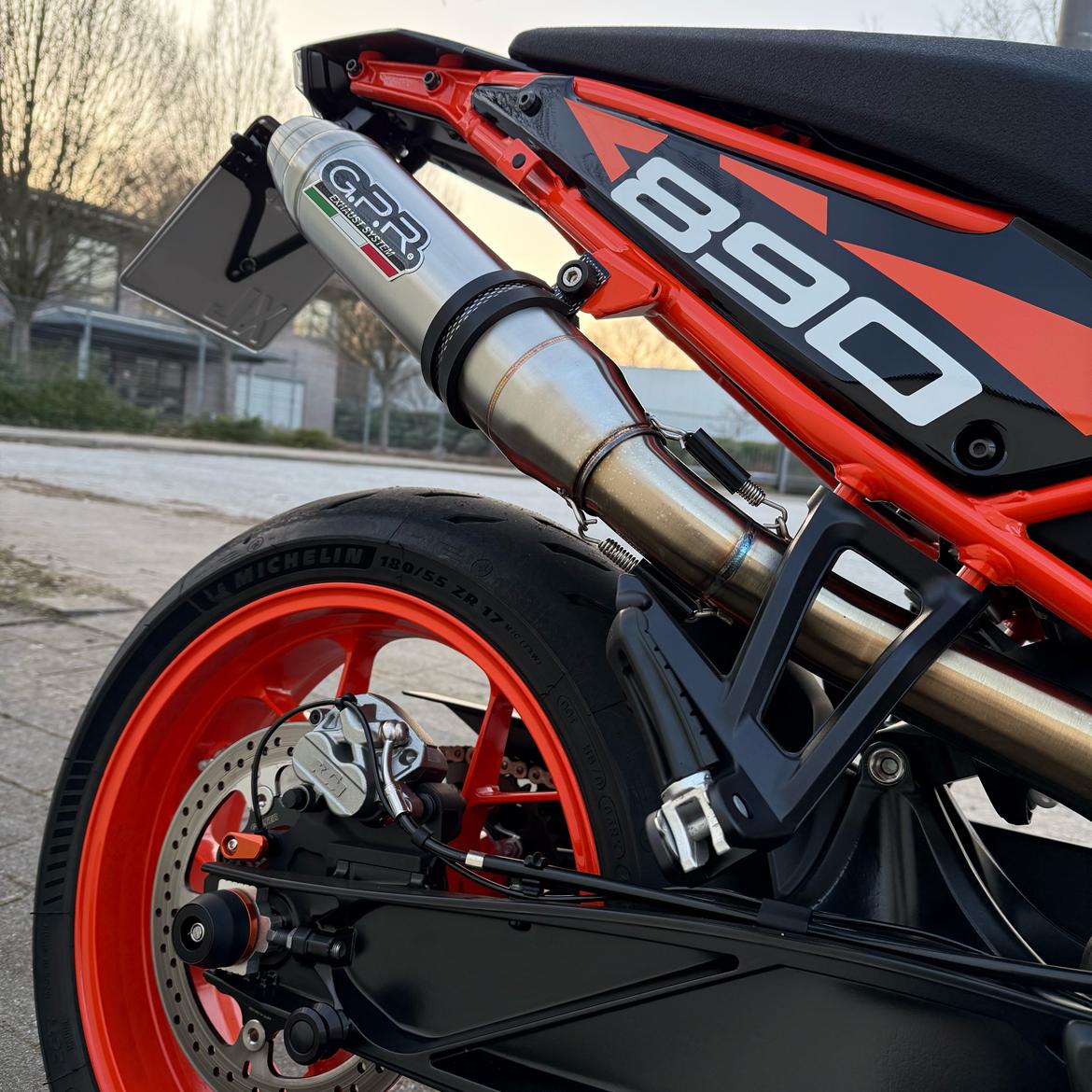 KTM SMT 890 billede 3