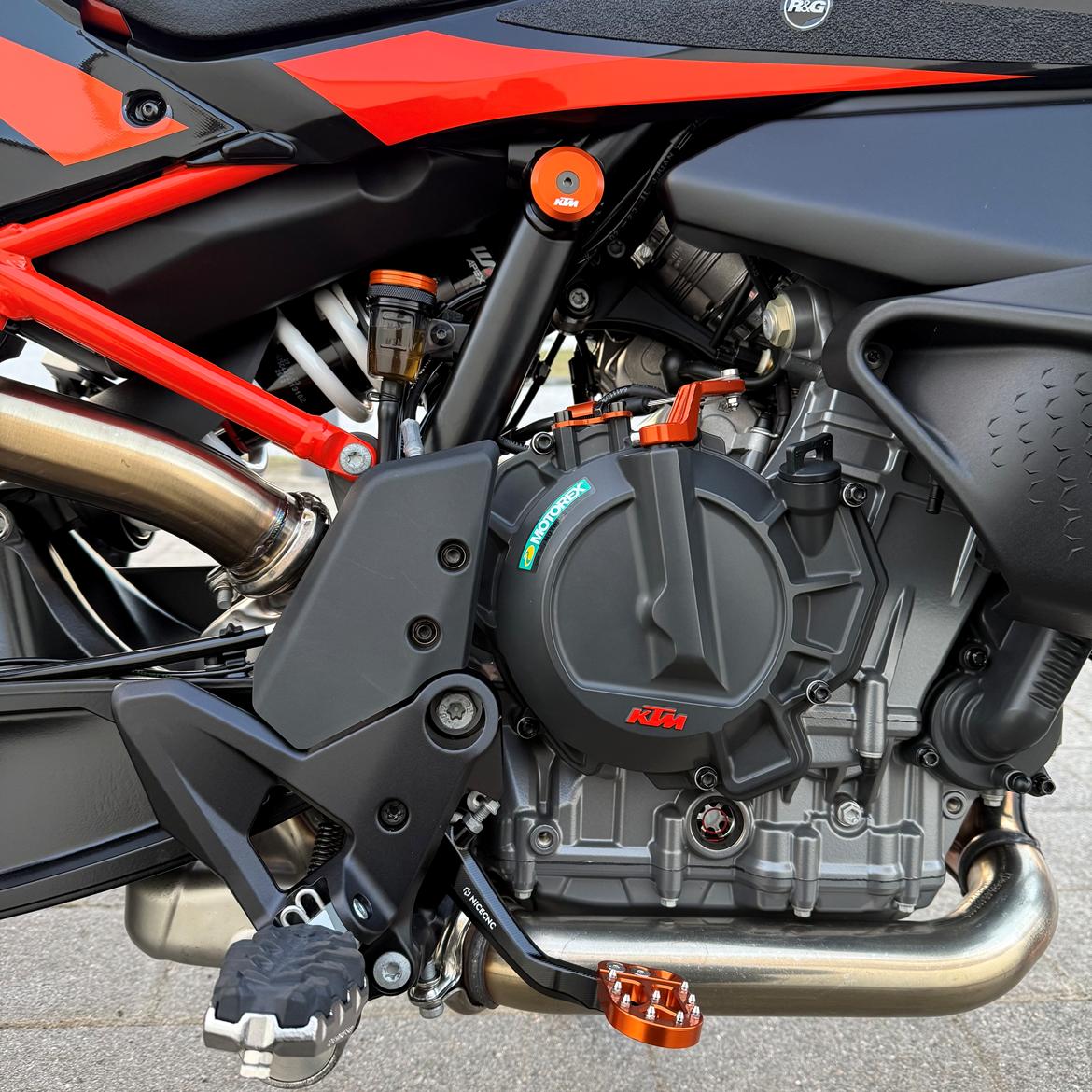 KTM SMT 890 billede 4