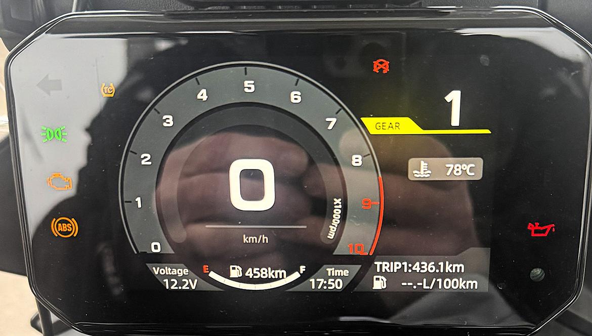 CF Moto 450MT - __________________ Jeg kørte den tør efter 435 Km. Godt 24 Km/liter. OK uden at imponere. billede 47