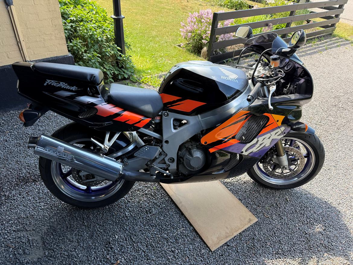 Honda CBR 900 RR FireBlade SC-28 billede 2