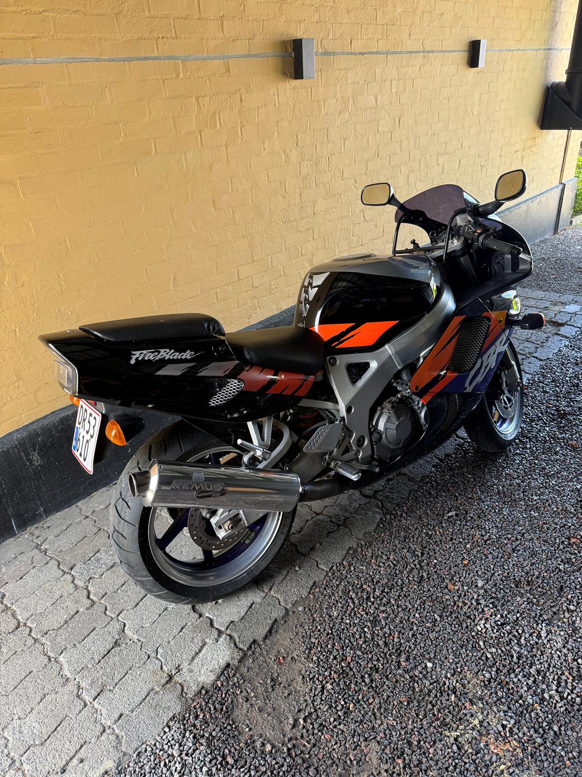 Honda CBR 900 RR FireBlade SC-28 billede 3