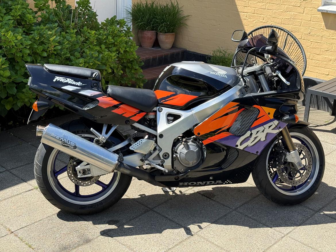 Honda CBR 900 RR FireBlade SC-28 billede 4