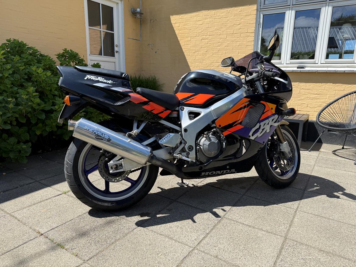 Honda CBR 900 RR FireBlade SC-28 billede 9