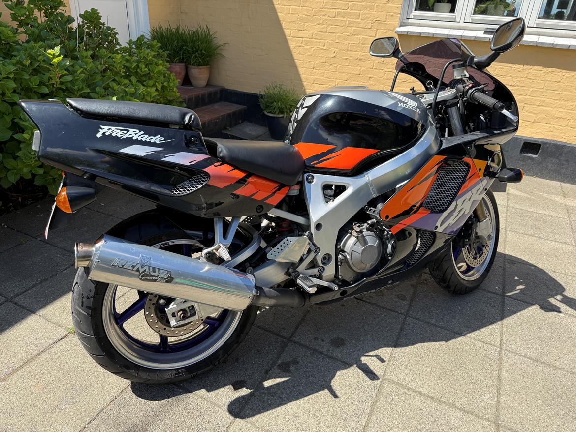 Honda CBR 900 RR FireBlade SC-28 billede 13