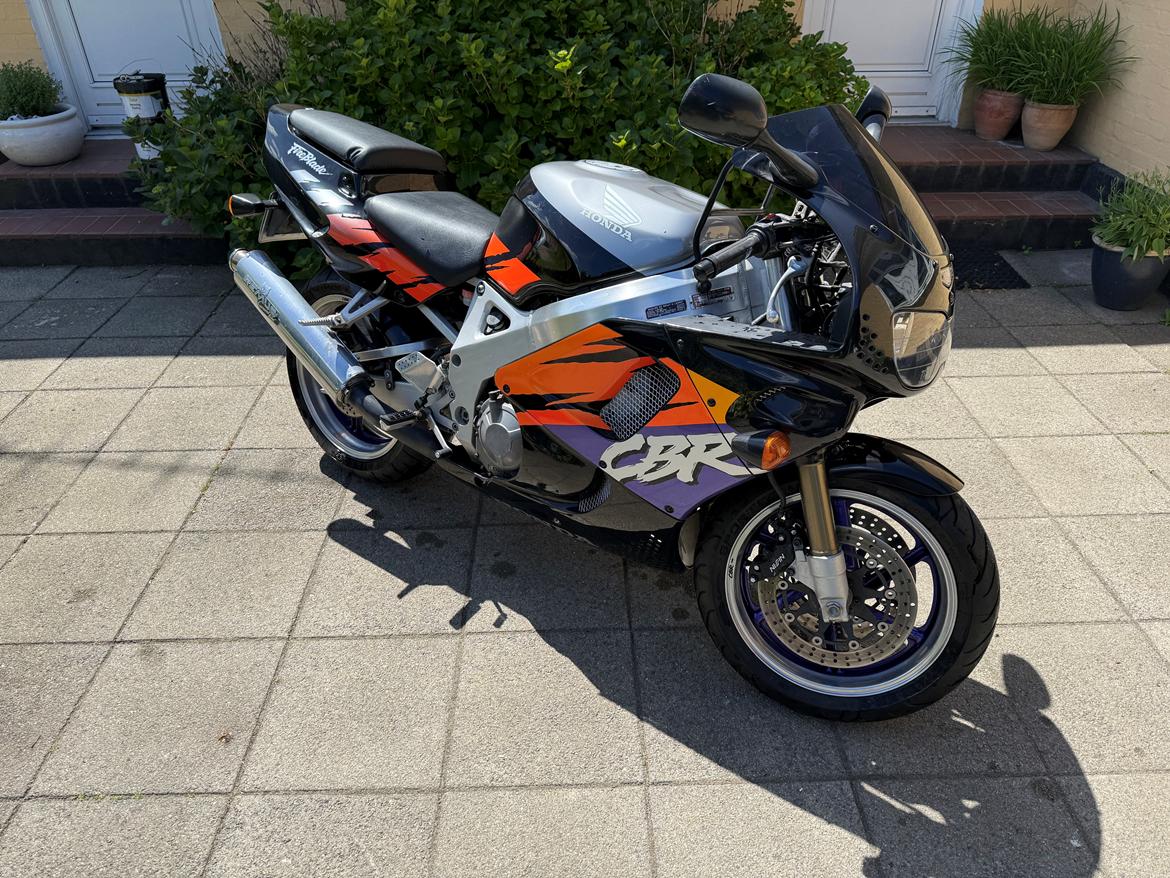 Honda CBR 900 RR FireBlade SC-28 billede 16