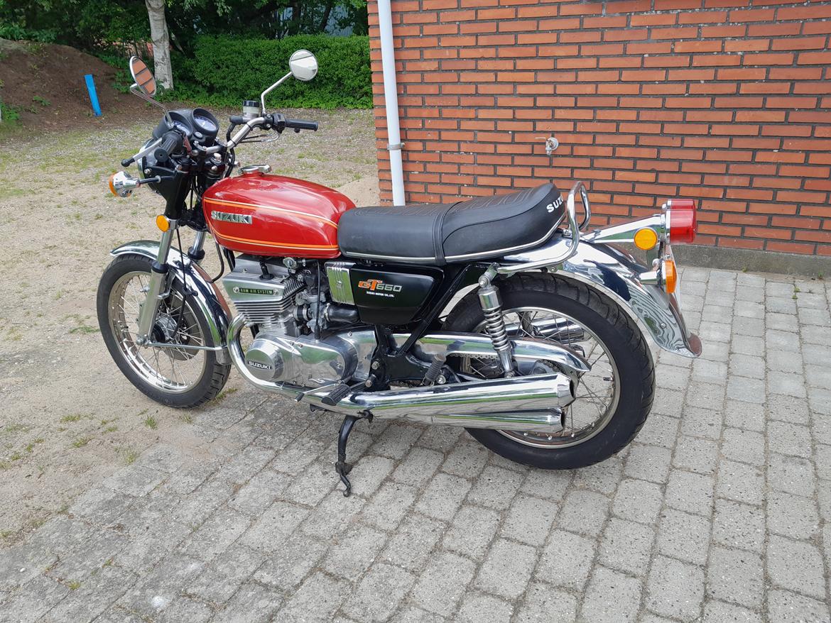 Suzuki GT 550 billede 8
