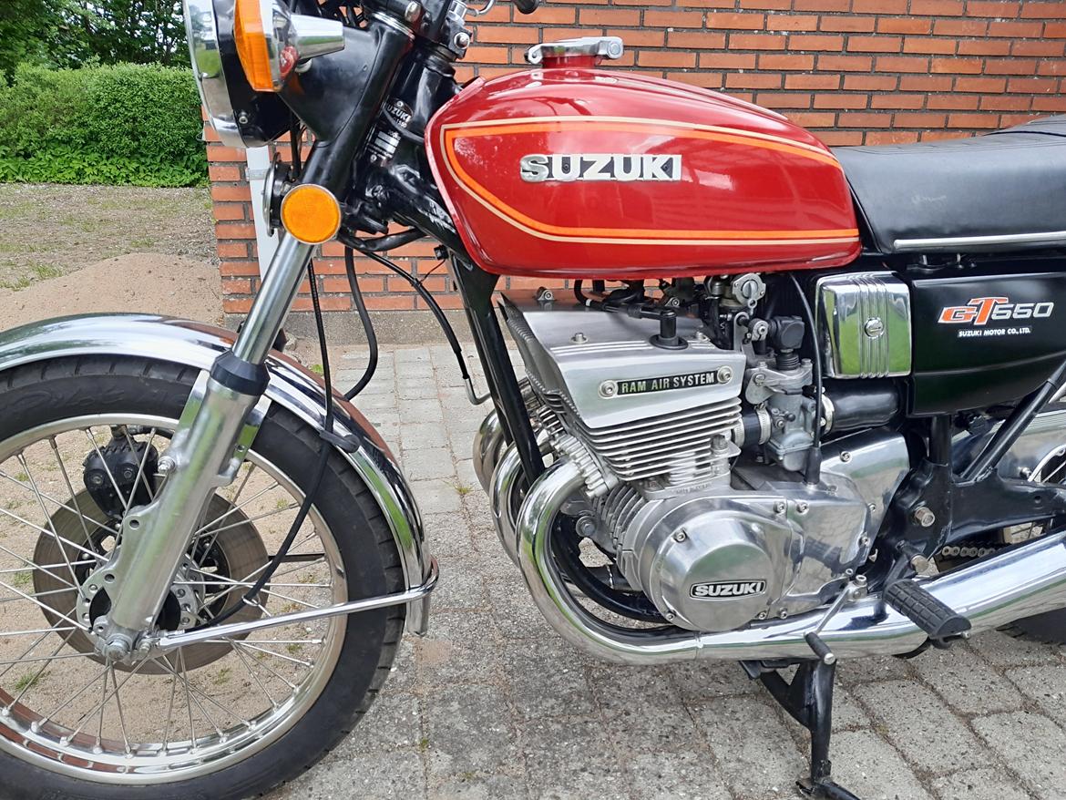 Suzuki GT 550 billede 1