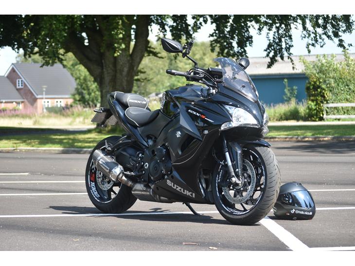 {{currentPhoto.altText}} billede {{currentPhoto.number}}