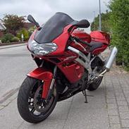 Aprilia sl 1000 falco