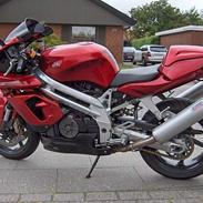 Aprilia sl 1000 falco