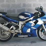 Yamaha R6