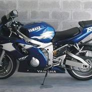 Yamaha R6