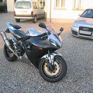 Yamaha YZF-R1