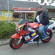 Honda cbr 900 fireblade solgt