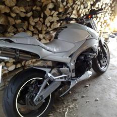 Suzuki GSR 600