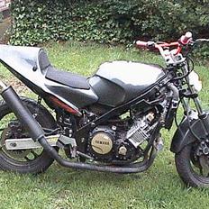 Yamaha FZ 750