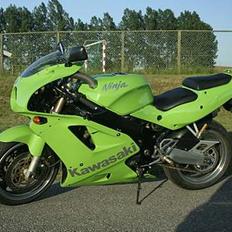 Kawasaki ZXR750 J *solgt*