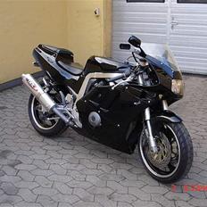 Suzuki GSXR 400