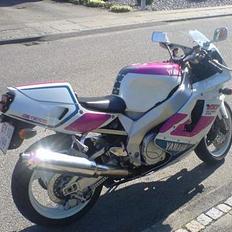 Yamaha YZF 750R AKA Barbie