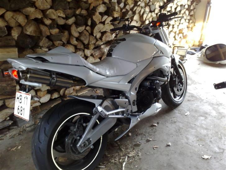Suzuki GSR 600 billede 1