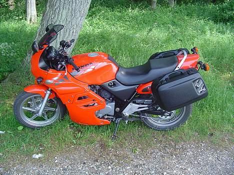 Honda CB500   SOLGT! - med tasker på... om det er grimt eller ej må være en smagssag, men det øger jo brugsværdien for en kværn en hel del...  billede 11