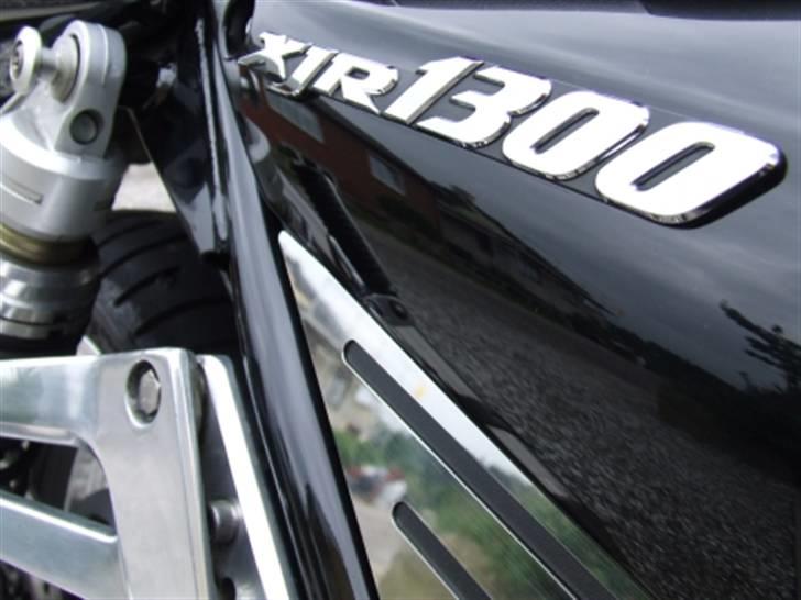 Yamaha XJR 1300 (solgt) - Ja, og det er så en XJR 1300, hvis nogen skulle være i tvivl... billede 2