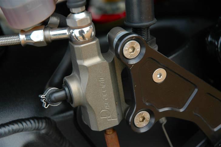 Kawasaki Z750 RR - Bremsemaster bagtil... Og nej! Du kan ikke se rust! Forestil dig en rustfri pind istedet :-) billede 7