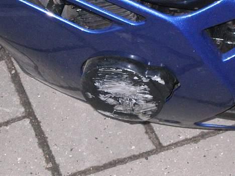 Suzuki Gsx-r 250 Solgt - Efter styrt= 3L Olie ud over det hele, men det tog det meste af skraldet billede 9