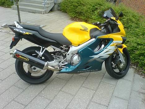 Honda CBR 600 F4 *SOLGT* - Sådan ser den så ud med Akrapovic potte og MRA kåbeglas... temmelig sommerklar! billede 13