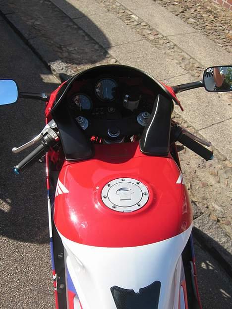 Honda RVF400R NC35 billede 3