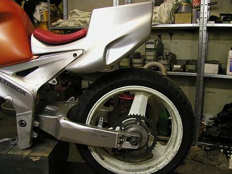 Yamaha FZR 1000 Streetfighter billede 2