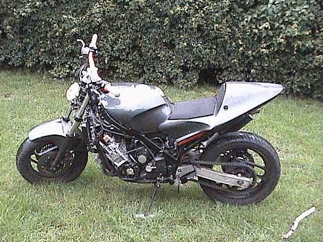 Yamaha FZ 750 billede 1