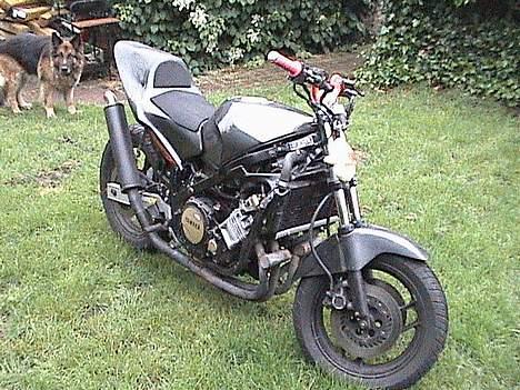 Yamaha FZ 750 billede 3