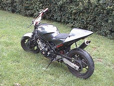 Yamaha FZ 750 billede 4