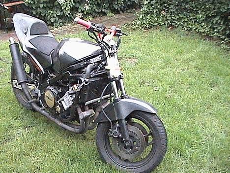 Yamaha FZ 750 billede 8