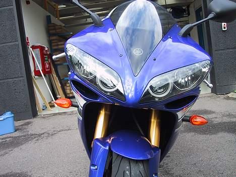 Yamaha YZF R1 billede 1