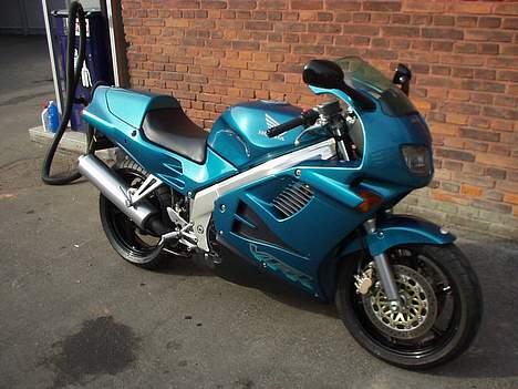 Honda VFR 750 (SOLGT) - Farve Calypso blue metallic billede 1