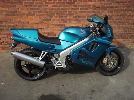 Honda VFR 750 (SOLGT) - RC36-2 billede 2