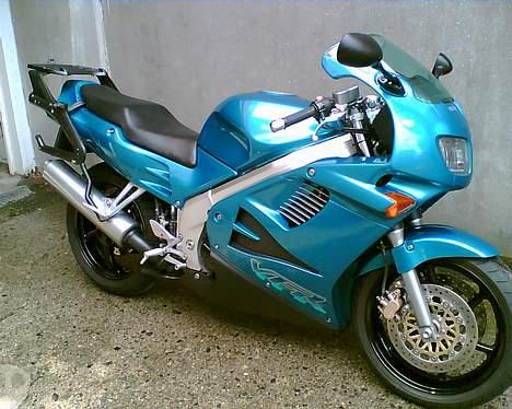 Honda VFR 750 (SOLGT) - VFR800 spejle og et ikke så klædeligt Wingrack, afmonteres straks efter tur :-) billede 7